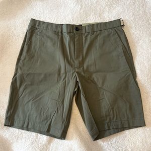 Brand: Goodfellow
Size:34
Color: Green
Material: 68% Cotton 28% Nylon 4% Spandex